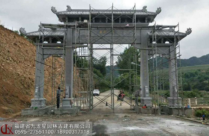 鄉村石牌坊